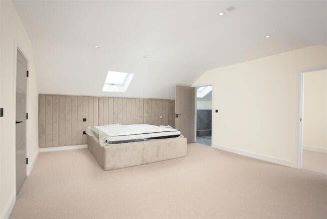 6 bed Detached for sale Image 8