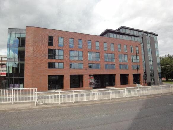 6 bed Apartment to rent Image 12