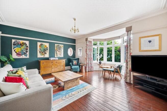 5 bed Detached for sale Image 6
