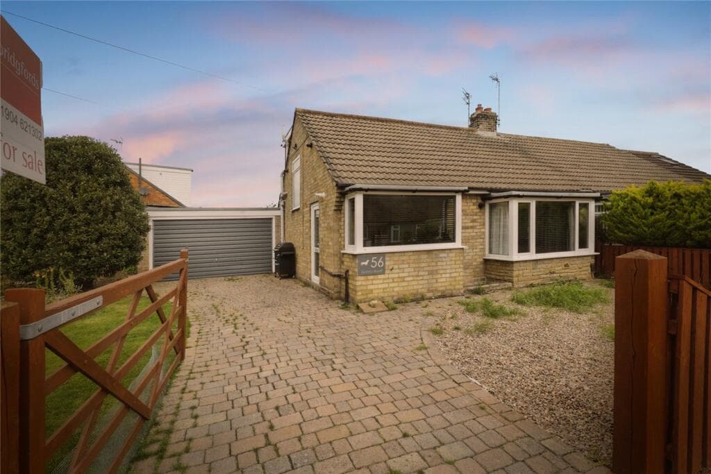 3 Bedroom Bungalow For Sale In Galtres Road, York, North Yorkshire, Yo31 in york
