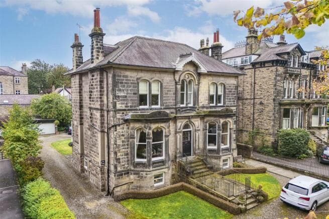 8 bed House for sale in harrogate