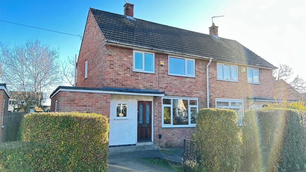 2 Bedroom Semi-Detached House For Sale In Kingsway West, York, Yo24 in york