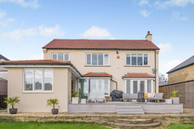 5 bed Detached for sale in huddersfield