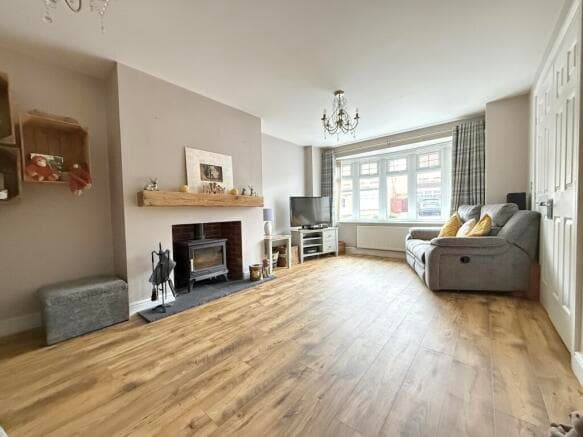 4 bed Detached for sale Image 3