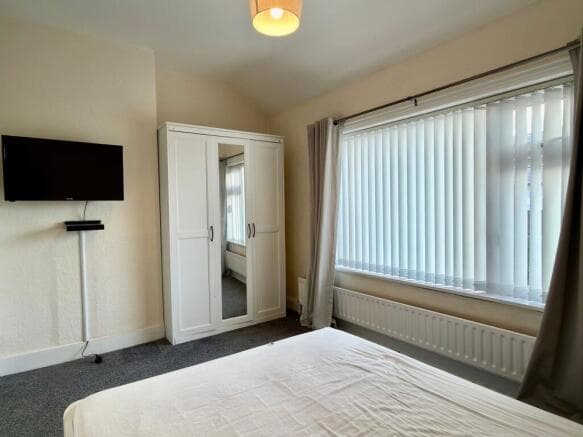 3 bed Terraced to rent Image 6