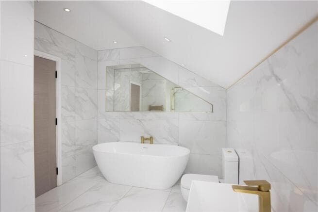 6 bed Detached for sale Image 10
