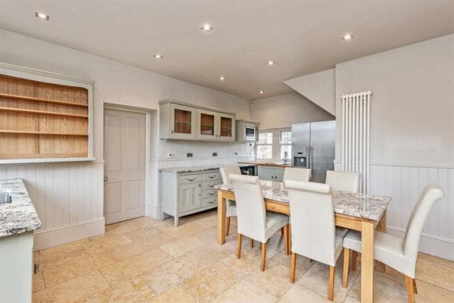 8 bed Detached for sale Image 6