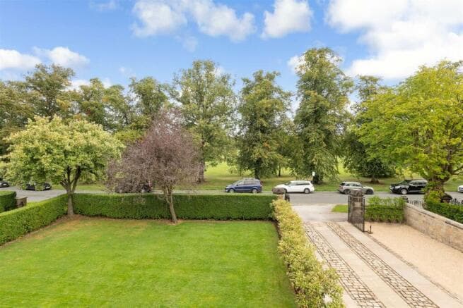 8 bed Detached for sale Image 3