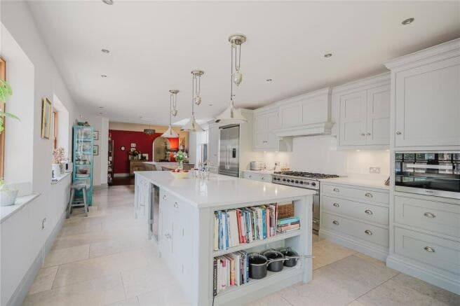 8 bed Detached for sale Image 5