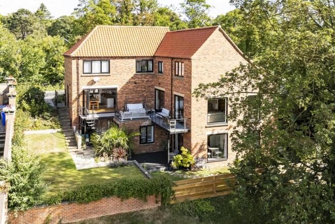 5 bed Detached for sale in hull