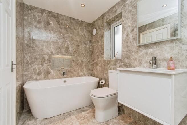 4 bed Detached for sale Image 10