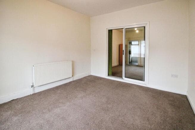 3 bed Terraced to rent Image 5