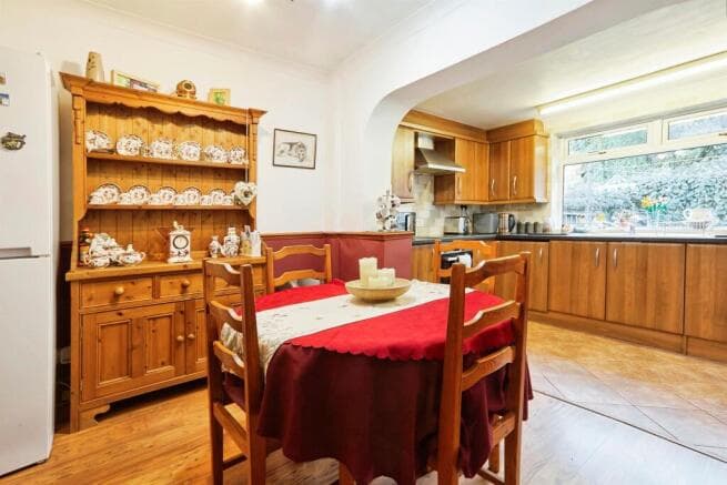 7 bed Semi-Detached for sale Image 8