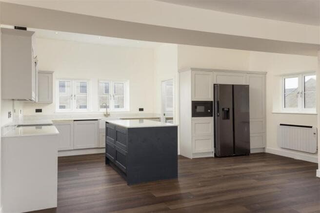 6 bed Detached for sale Image 4