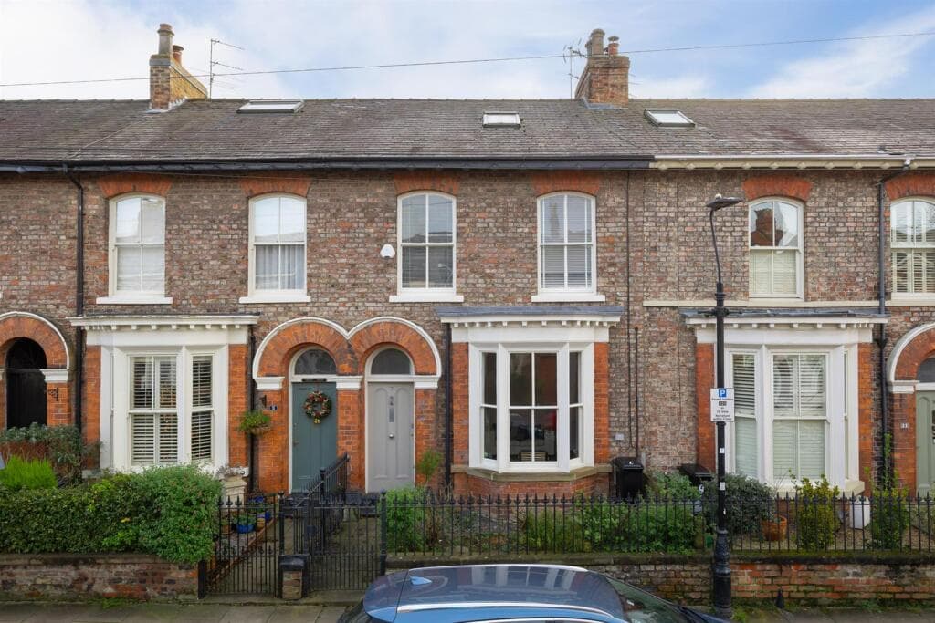4 Bedroom House For Sale In Grange Street, York, Yo10 in york