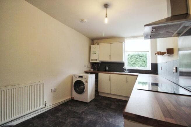 3 bed Terraced to rent Image 2