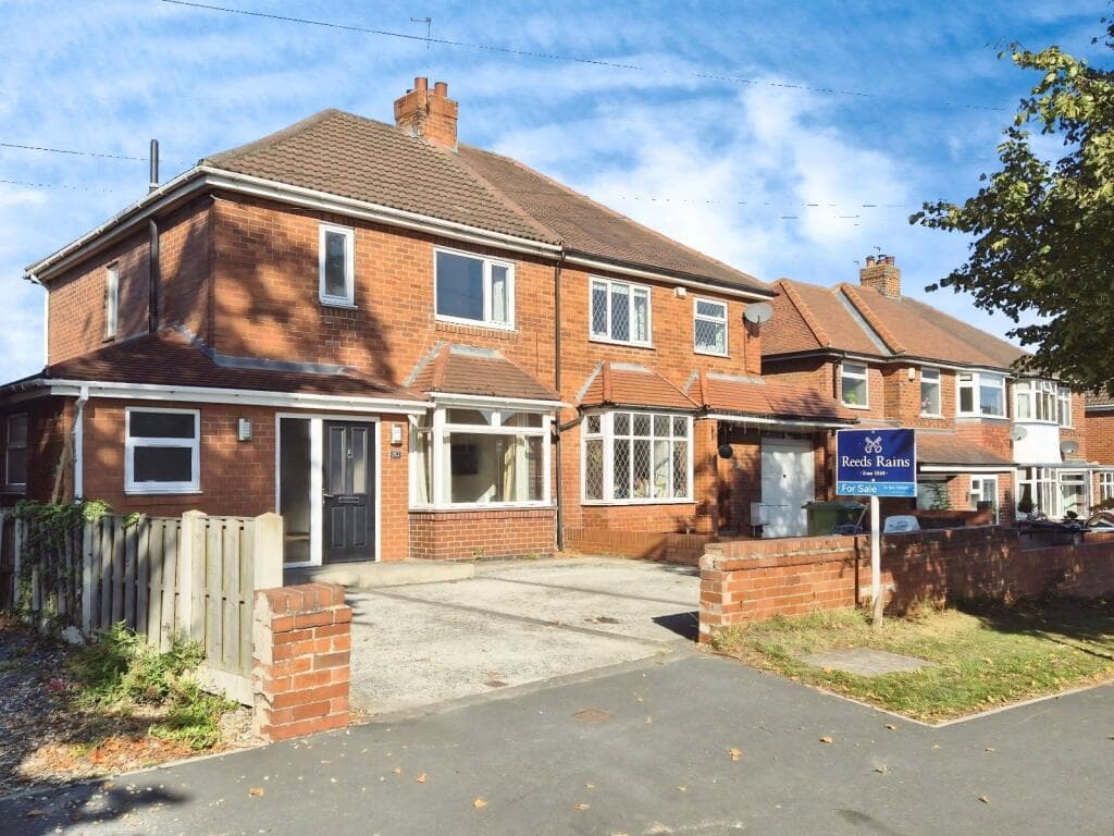 3 Bedroom Semi-Detached House For Sale In Beckfield Lane, York, North Yorkshire, Yo26 in york