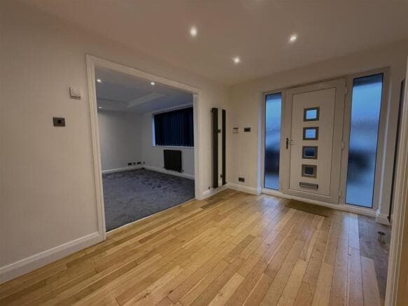 5 bed Detached to rent Image 7