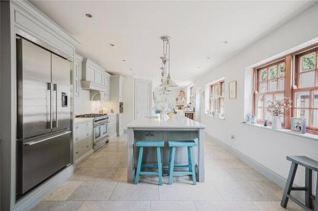 8 bed Detached for sale Image 4