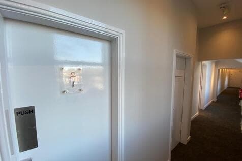 Office to rent Image 8