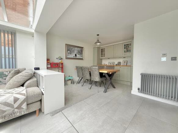 4 bed Detached for sale Image 7