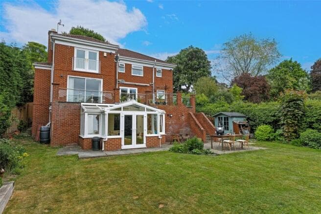 5 bed Detached for sale in wakefield