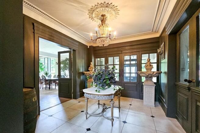 4 bed Detached for sale Image 7