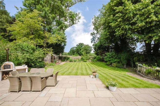8 bed Detached for sale Image 3