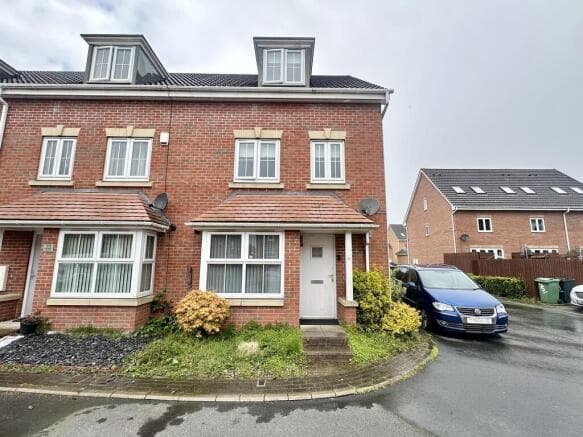 4 bed End of Terrace to rent in batley