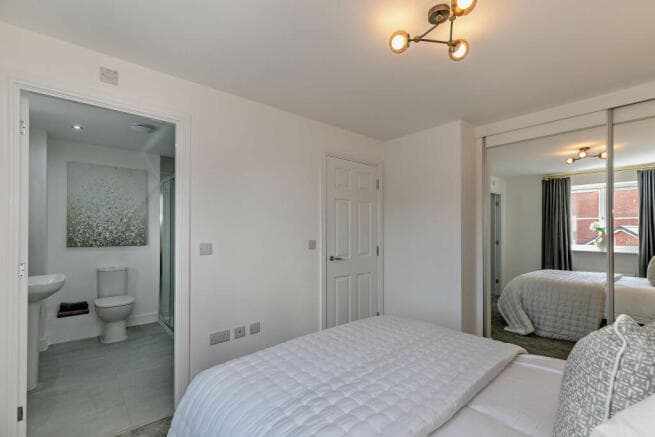 4 bed Link Detached House for sale Image 11