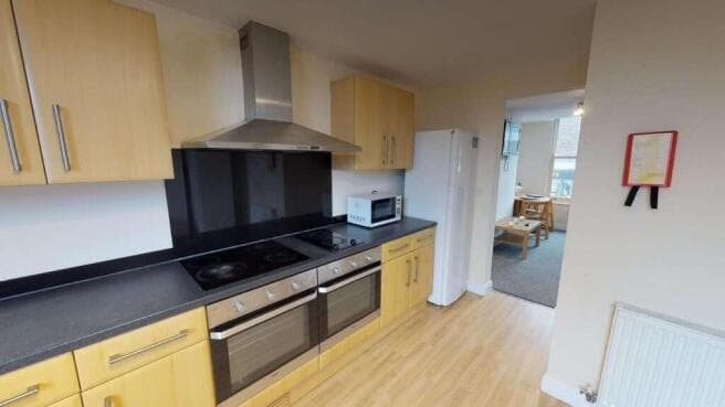 7 bed Flat to rent Image 2