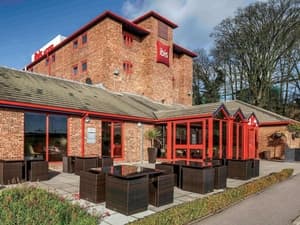 Accommodation at ibis London Luton Airport in uk gateways