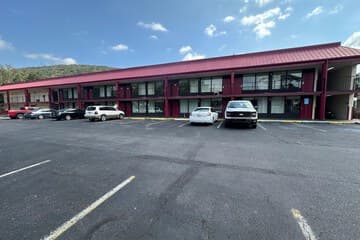 Hotel Red Rose by Townhouse Covington I-64