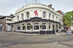 Accommodation at OYO The Red Lion Hotel in uk gateways