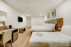 OYO Plymouth Central Hotel