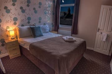 Number 44 Hotel &  Bar