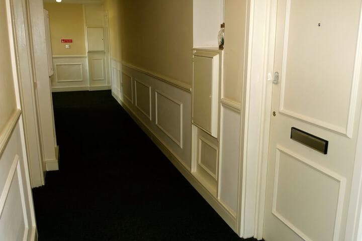 Sexy Luxurious Versace Apartment Near Sheffield Image 9