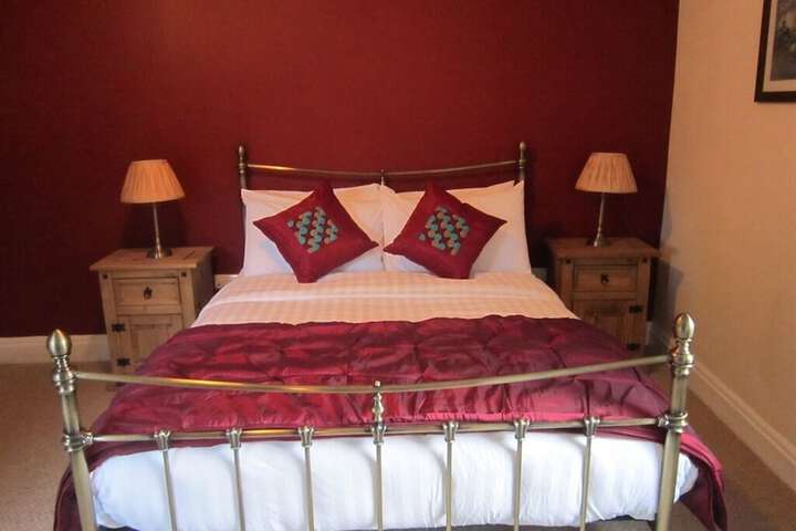 The Rose and Crown Image 6