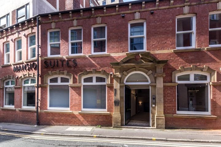 Basinghall Suites Image 1