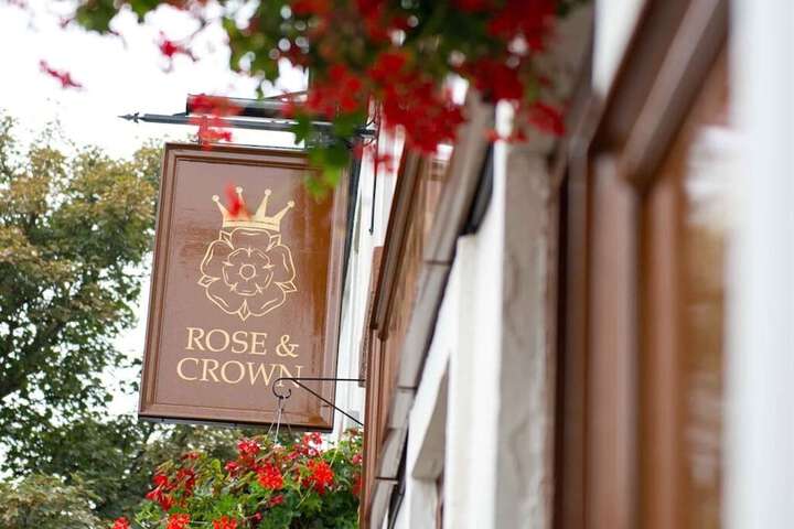 The Rose and Crown Image 2