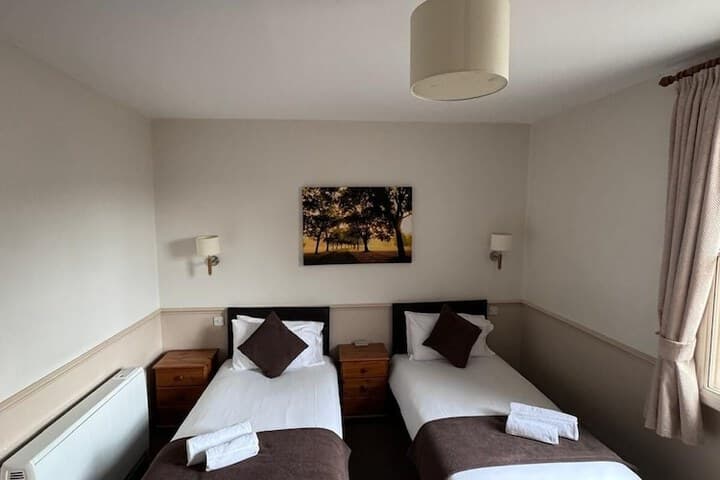 Queens Ground Image 7