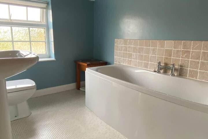 3 Bedroom Cottage Sleeps 5 Village Location Image 9