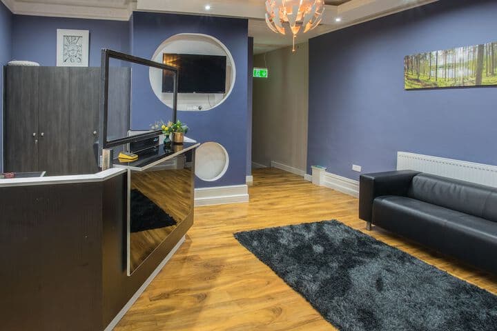 High Bank Hotel Image 5