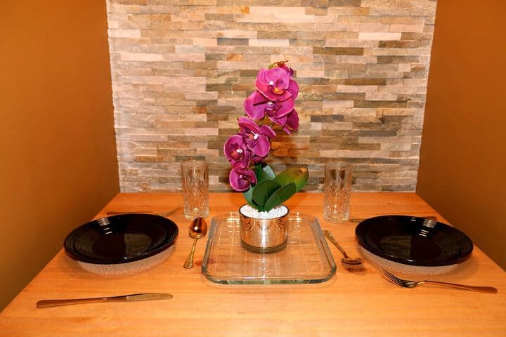 Sexy Luxurious Versace Apartment Near Sheffield Image 8