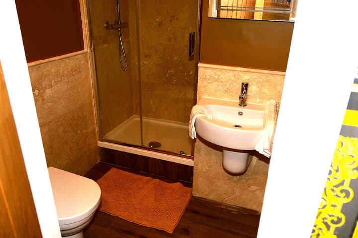 Sexy Luxurious Versace Apartment Near Sheffield Image 6