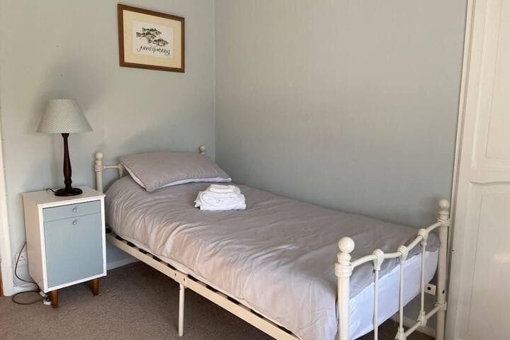 3 Bedroom Cottage Sleeps 5 Village Location Image 4