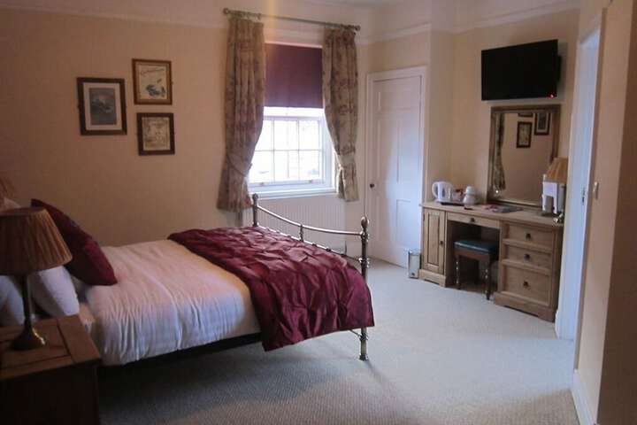 The Rose and Crown Image 10