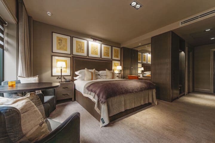 Dakota Leeds Image 8