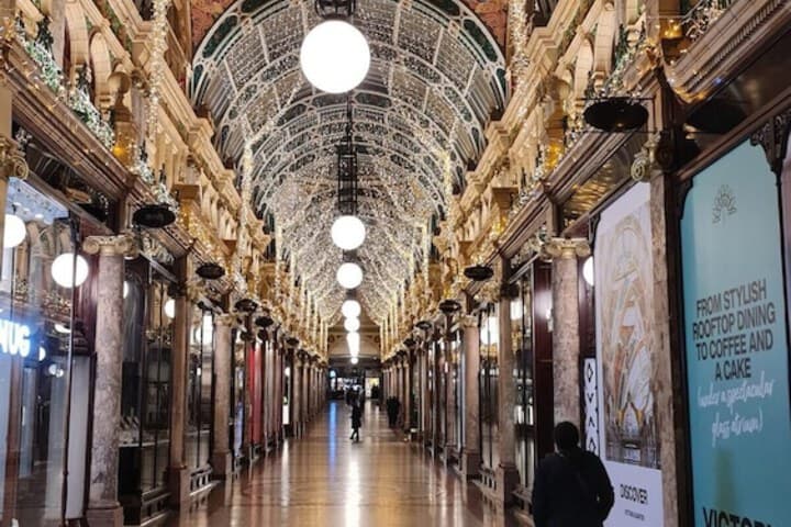 Leeds City Escape - Stylish Apartment Image 11