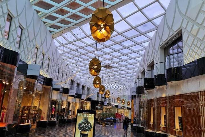 Leeds City Escape - Stylish Apartment Image 12